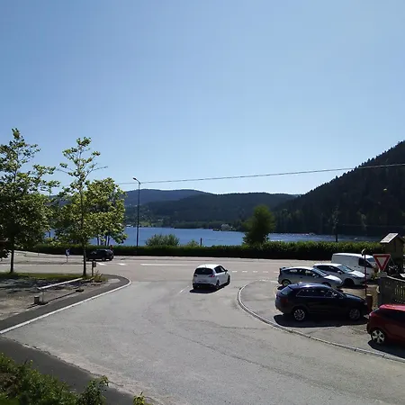 Les Granites A Moins De 100m Du Gerardmer